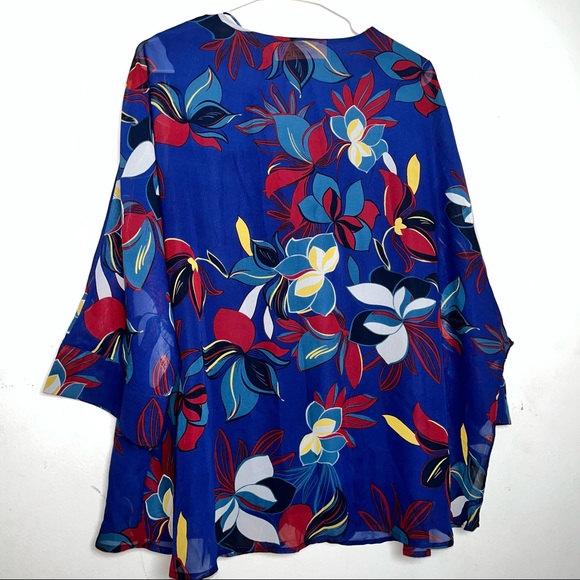 East Adeline 2X flower blouse - Picture 9 of 9